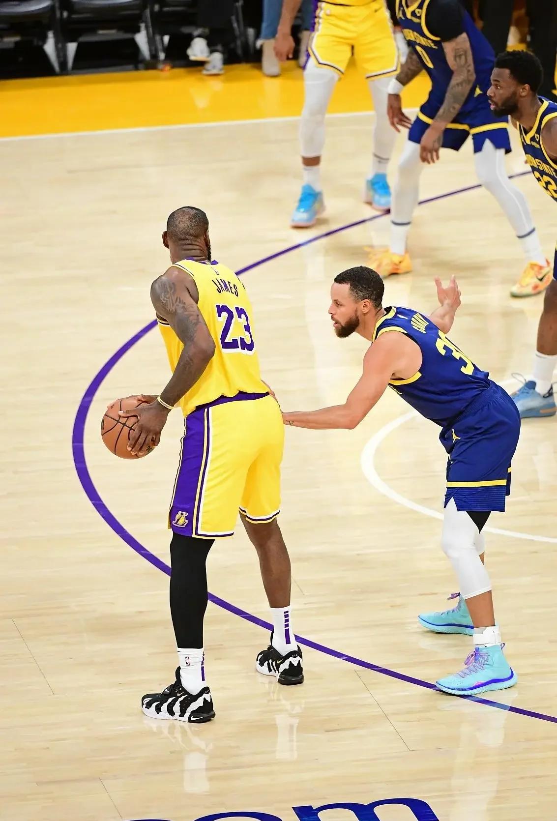 勇士再胜国王，库里联手汤普森砍分全面发挥，全场震撼的简单介绍