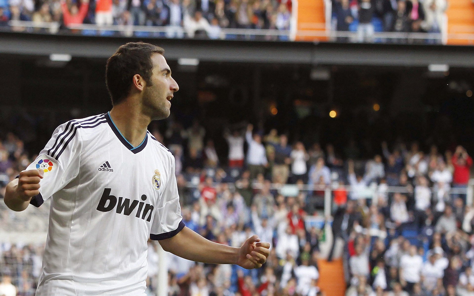 开云体育中国-那不勒斯用橄榄油浇灭安菲尔德火焰，一场颠覆欧冠秩序的完美风暴