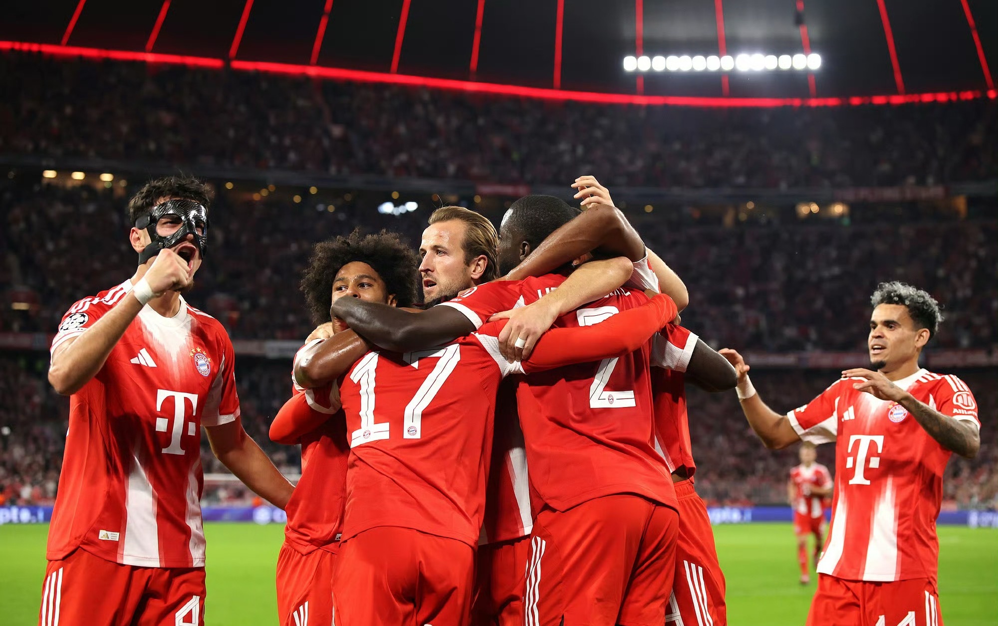 巴黎轻取拜仁，范戴克统治全场